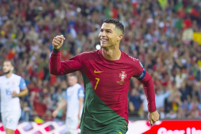 Archivo - Cristiano Ronaldo of Portugal celebrating his goal during the UEFA Euro 2024, European Qualifiers, Group J, football match between Portugal and Slovakia on October 13, 2023 at Estadio do Dragao in Porto, Portugal - Photo Jose Salgueiro / DPPI