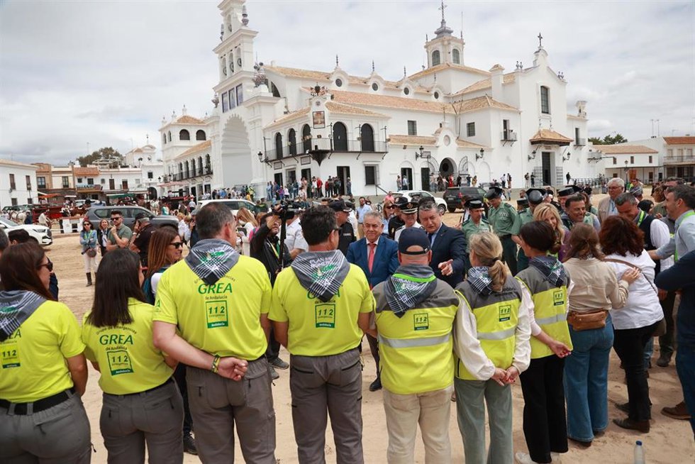 El consejero de la Presidencia, Interior, Diálogo Social y Simplificación Administrativa, Antonio Sanz, durante la visita al dispositivo de seguridad del Plan Aldea 2024.