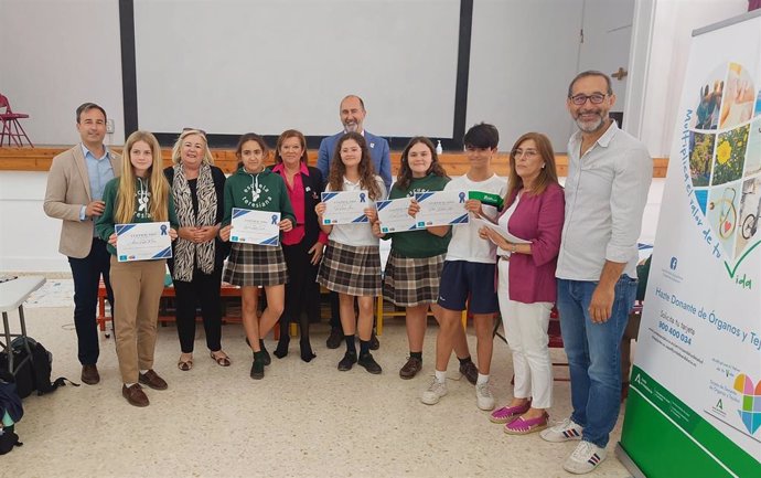 Alumnos de primero de la ESO del Colegio Santa Teresa de Jesús de Huelva que han participado en el programa sobre donación de órganos.