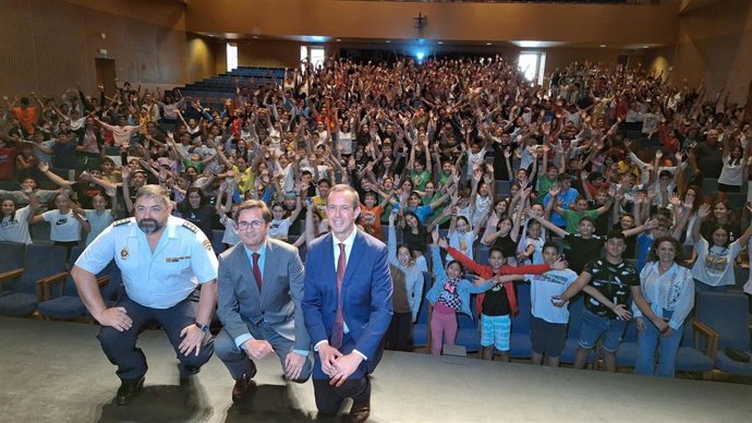 Entrega del carné de "ciberexpertos" a casi 750 alumnos de El Ejido (Almería).