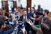 Abascal afea al Gobierno ser más contundente con Milei que con Putin y le acusa de actuar "al dictado del kirchnerismo"