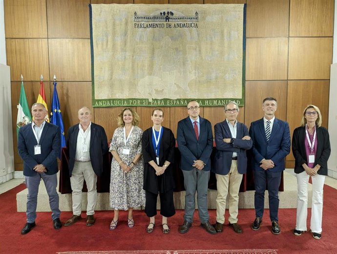Participantes en la jornada promovida en el Parlamento de Andalucía con el objetivo de dar voz tanto a especialistas como pacientes para mejorar el abordaje y conocimiento social de la migraña.