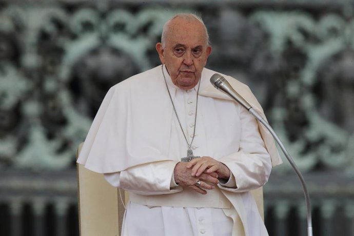 Archivo - 10 April 2024, Vatican: Pope Francis speaks during his wednesday general audience in St. Peter's Square at the Vatican. Photo: Evandro Inetti/ZUMA Press Wire/dpa
