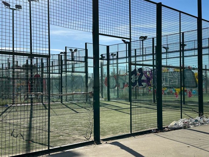 Instalaciones deportivas municipales en mal estado en el Distrito Poniente Norte.