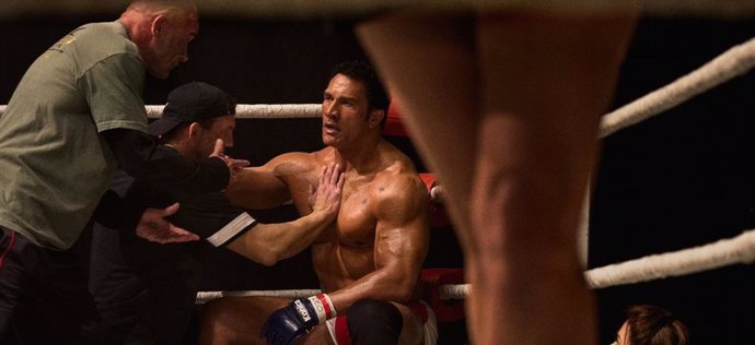 Dwayne Johnson, irreconocible en The Smashing Machine su película de UFC y MMA