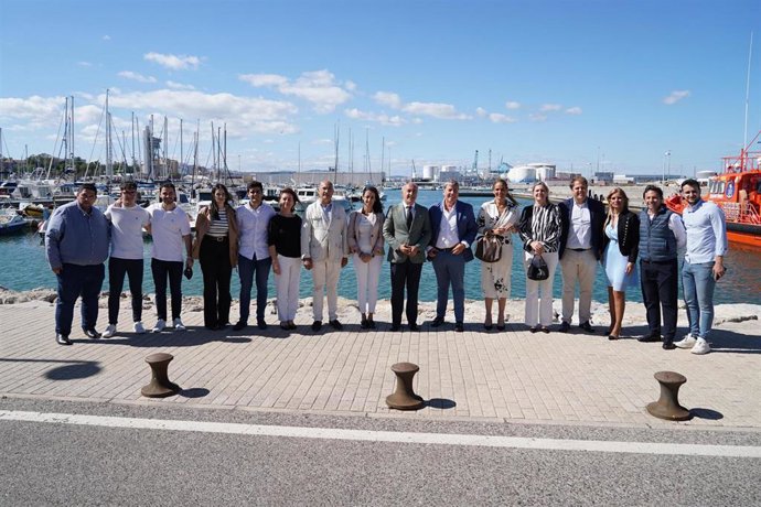 El eurodiputado y candidato del Partido Popular a las elecciones europeas, Gabriel Mato, en una visita a Algeciras.