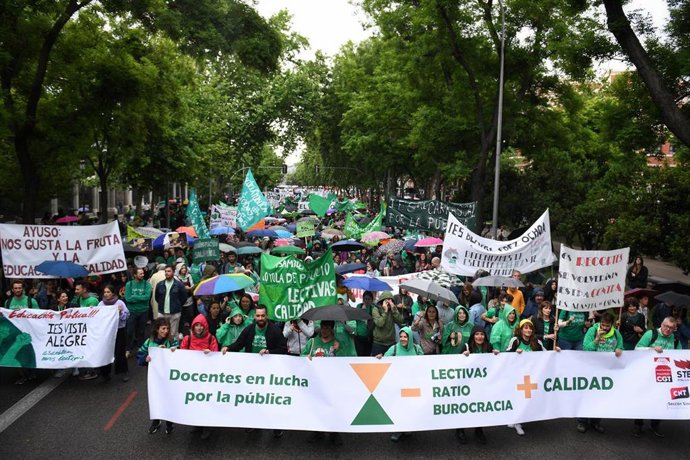 Cientos de personas durante una manifestación por la educación pública, a 21 de mayo de 2024, en Madrid (España).