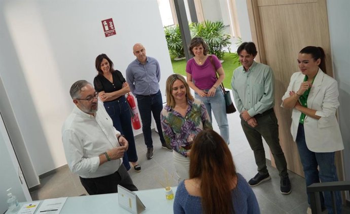 La consejera de Política Social, Familias e Igualdad, Conchita Ruiz, durante la visita al nuevo aulario de la Asociación de Personas con Discapacidad de Santomera.