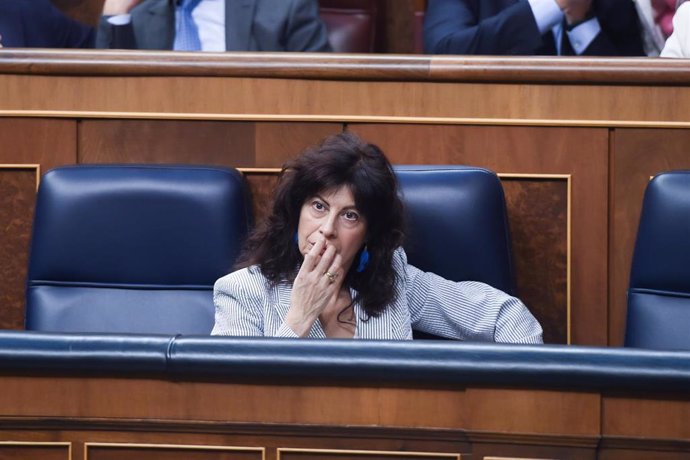 La ministra de Igualdad, Ana Redondo, durante una sesión plenaria, en el Congreso de los Diputados, a 21 de mayo de 2024, en Madrid (España). 