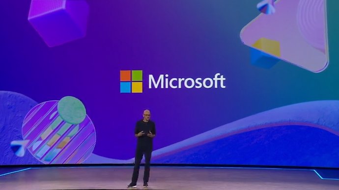 El director ejecutivo de Microsoft, Satya Nadella, en el escenario de Build 2024