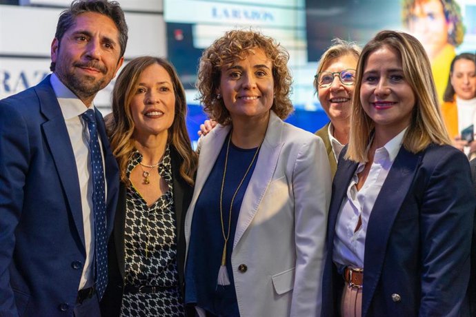 La diputada nacional de los populares melillenses, Sofía Acedo, a la derecha.