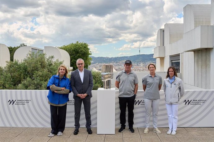 La Puig Women's America's Cup presenta en Barcelona el trofeo de su primera edición