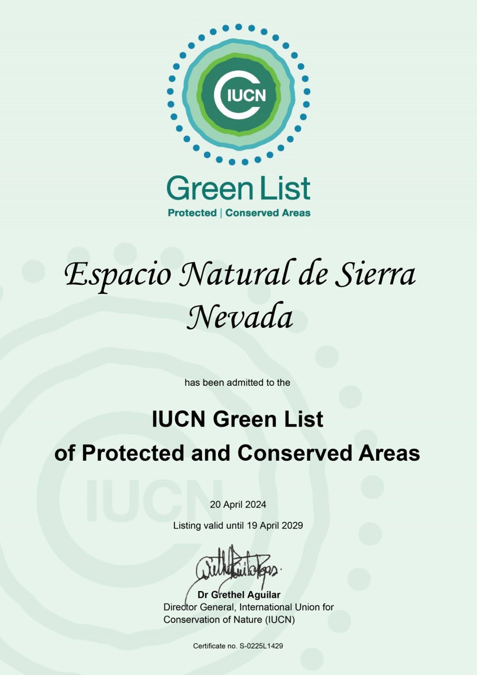 Certificado recibido por la Junta desde la UICN confirmando la renovación de Sierra Nevada dentro de su lista verde.