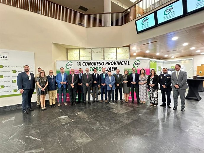 Autoridades reunidas en la clausura del IX Congreso del sindicato CSIF en Jaén.
