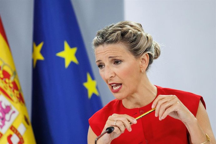 La vicepresidenta segunda y ministra de Trabajo y Economía Social, Yolanda Díaz, durante una rueda de prensa posterior a la reunión del Consejo de Ministros, a 21 de mayo de 2024, en Madrid (España).