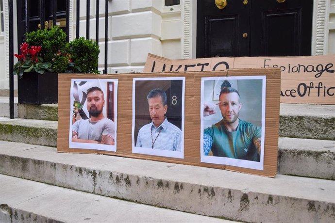 Fotografías de los hombres acusados en Reino Unido de espiar para Hong Kong, Chi Leung Wai, Chung Biu Yuen y Matthew Trickett