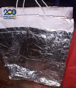 La Policía Nacional detiene a tres personas por sustraer prendas valoradas en 1.100 euros mediante bolsas biónicas