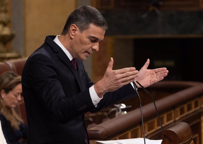 Archivo - El presidente del Gobierno, Pedro Sánchez, interviene durante una sesión plenaria, en el Congreso de los Diputados, a 10 de abril de 2024, en Madrid (España). El presidente del Gobierno comparece ante el Pleno hoy para informar, a petición propi