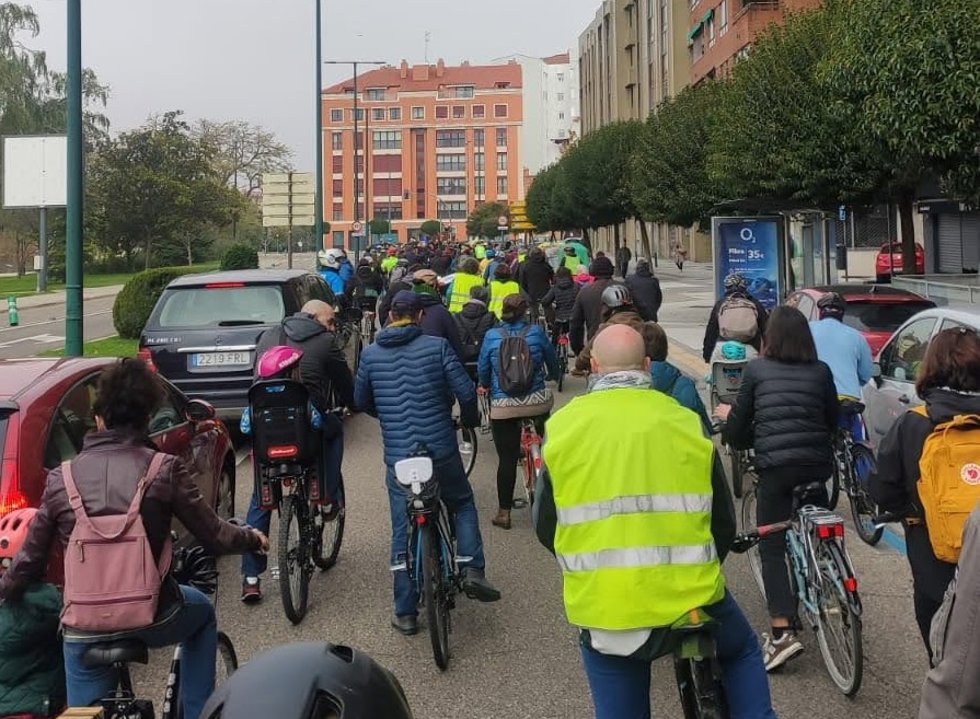 Bicicletada convocada por Asciva en noviembre de 2023.