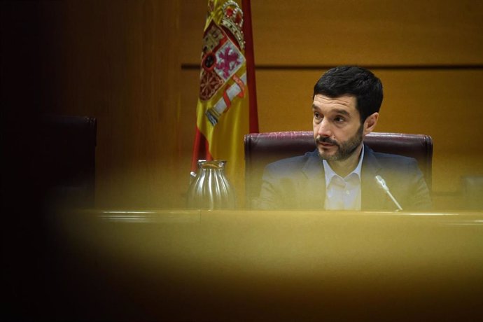 El ministro de Derechos Sociales, Consumo y Agenda 2030, Pablo Bustinduy, comparece en la Comisión de Derechos Sociales, Consumo y Agenda 2030, en el Senado, a 9 de mayo de 2024, en Madrid (España). Durante la comparecencia, el ministro ha informado sobre