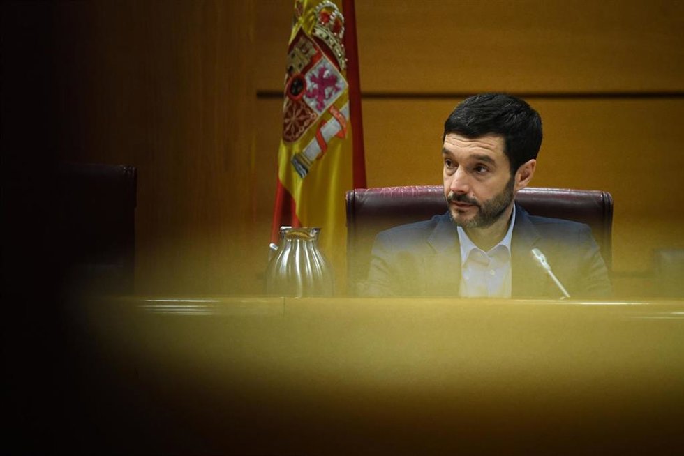 El ministro de Derechos Sociales, Consumo y Agenda 2030, Pablo Bustinduy, comparece en la Comisión de Derechos Sociales, Consumo y Agenda 2030, en el Senado, a 9 de mayo de 2024, en Madrid (España). Durante la comparecencia, el ministro ha informado sob
