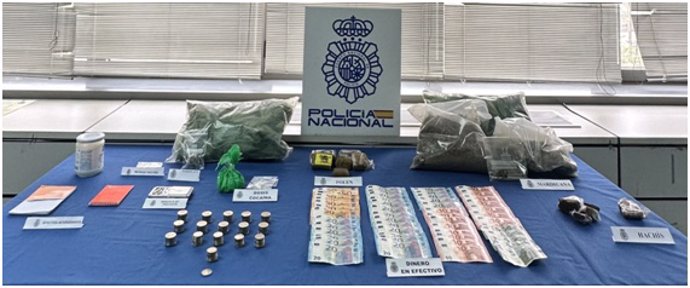 Drogas y dinero incautado por la Policía Nacional en el barrio de Schamann, en Las Palmas de Gran Canaria