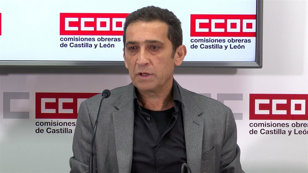 Imagen de archivo del secretario regional de CCOO, Vicente Andrés, en rueda de prensa en la sede del sindicato en Valladolid.