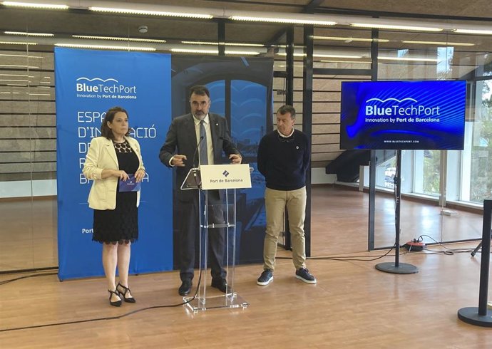 El presidente del Puerto de Barcelona, Lluís Salvadó; la directora de Innovación y Estrategia, Emma Cobos, y el director general del WTC, Carles Anglada.