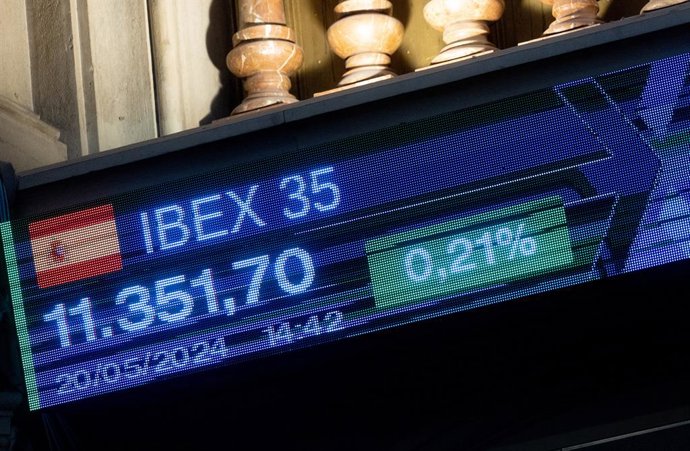 Un panel del Ibex 35, en el Palacio de la Bolsa, a 20 de mayo de 2024, en Madrid (España). 