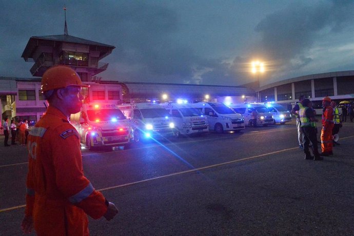 Ambulancias en Bangkok tras el aterrizaje de un vuelo de Singapure Airlines por turbulencias graves