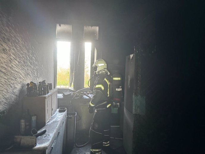 Herido un hombre al tirarse de la ventana para escapar del incendio de su vivienda en Fuenlabrada