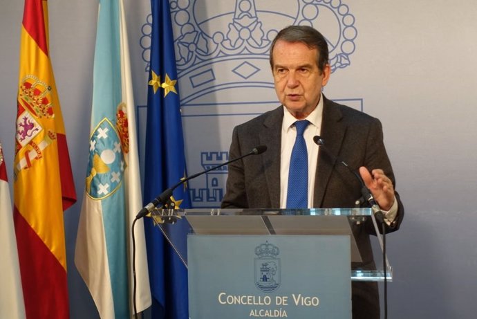 Archivo - El alcalde de Vigo, Abel Caballero, en rueda de prensa de hace un año.