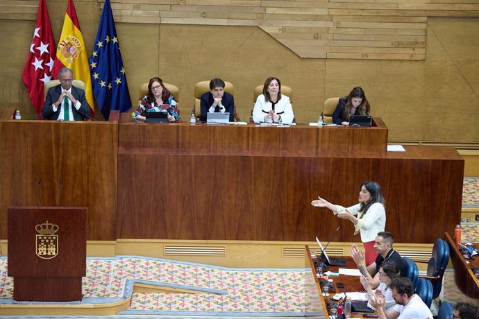 La portavoz de Más Madrid en la Asamblea, Manuela Bergerot, interviene durante un pleno en la Asamblea de Madrid.