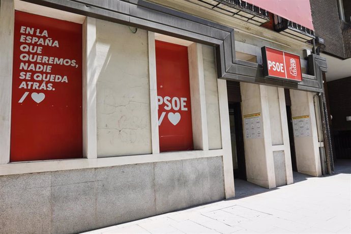 Archivo - Entrada al edificio de la sede del PSOE, situado en la calle Ferraz, en Madrid (España), a 24 de julio de 2020.