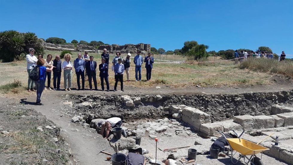 Responsables de la Junta de Andalucía visitan el Conjunto Arqueológico de Baelo Claudia en Tarifa (Cádiz)