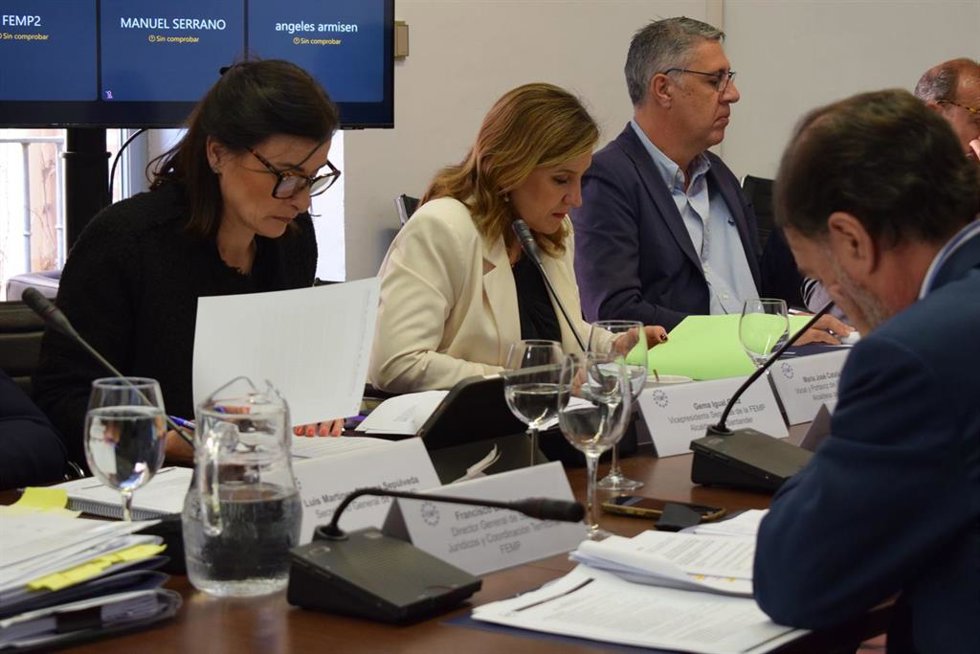 La alcaldesa de Valncia, María José Catalá, durante la junta de gobierno de la FEMP
