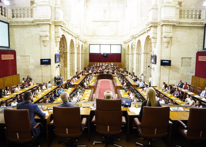 Pleno infantil de Aldeas Infantiles en el Parlamento de Andalucía.