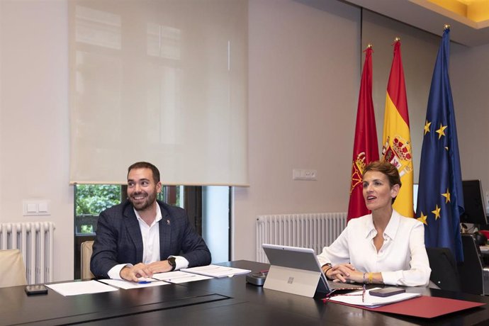 La presidenta María Chivite y el director general de Acción Exterior, Sergio Pérez, participan en el seminario de forma virtual.