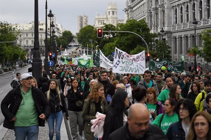 Miles de personas durante una manifestación por la educación pública, a 21 de mayo de 2024, en Madrid.