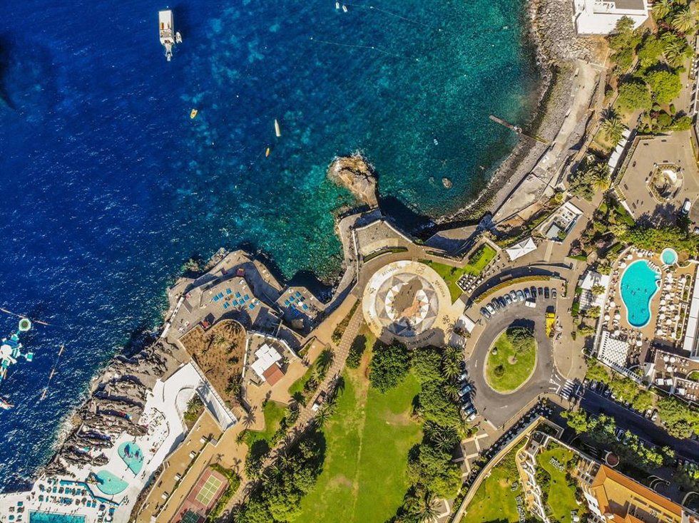 Albania y Madeira desbancan a Japón como destinos favoritos de los españoles para este verano, según Kiwi