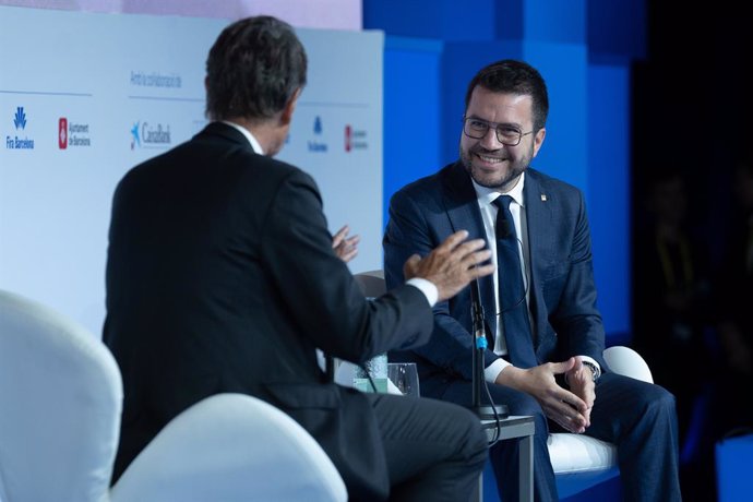 El president en funcions de la Generalitat, Pere Aragonès, amb el president del Cercle d'Economia, Jaume Guardiola