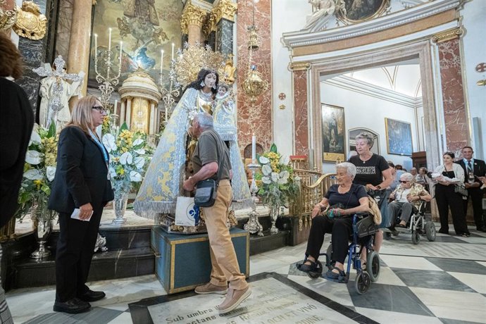 Besamanos de la Mare de Déu dels Desemparats