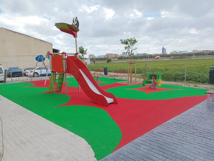 Zona de jocs infantils inclusius a Poble Nou