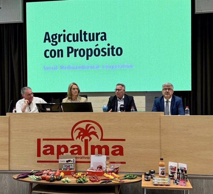 Presentación del I Congreso Agricultura con Propósito de Tropicales en un acto presidido por la alcaldesa de Motril, Luisa García Chamorro