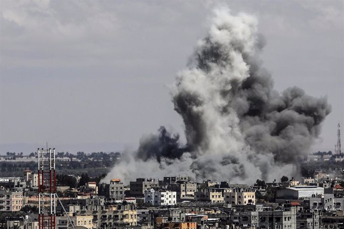 Imagen de archivo de un bombardeo israelí en Rafá, en el extremo sur de la Franja de Gaza.