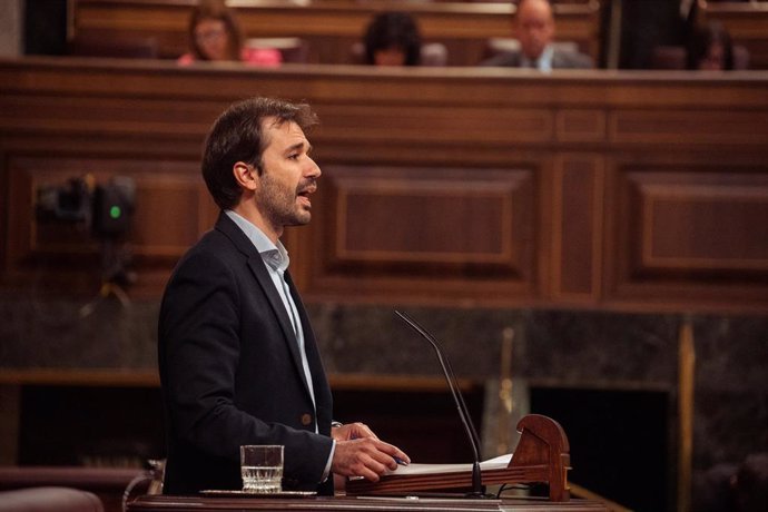 El diputado de Podemos Javier Sánchez Serna, durante una sesión de control al Gobierno, en el Congreso de los Diputados, a 22 de mayo de 2024, en Madrid (España). 