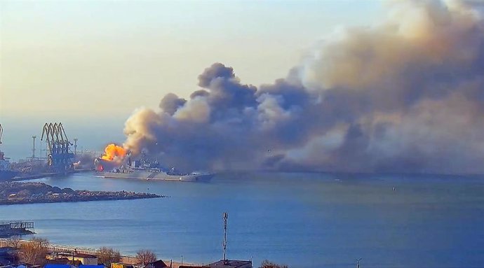 Archivo - Incendio del buque insignia de la Flota del Mar Negro de la Armada Rusa, el navío 'Moskva'