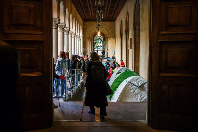 Arxiu - Acampada per Palestina en l'Edifici Històric de la Universitat de Barcelona (UB)