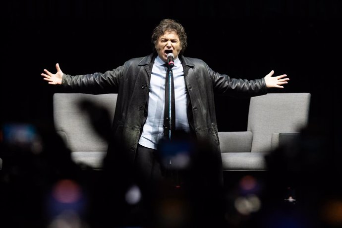 El presidente de Argentina, Javier Milei, en la presentación de su libro 'Capitalismo, socialismo y la trampa neoclásica' en el Luna Park