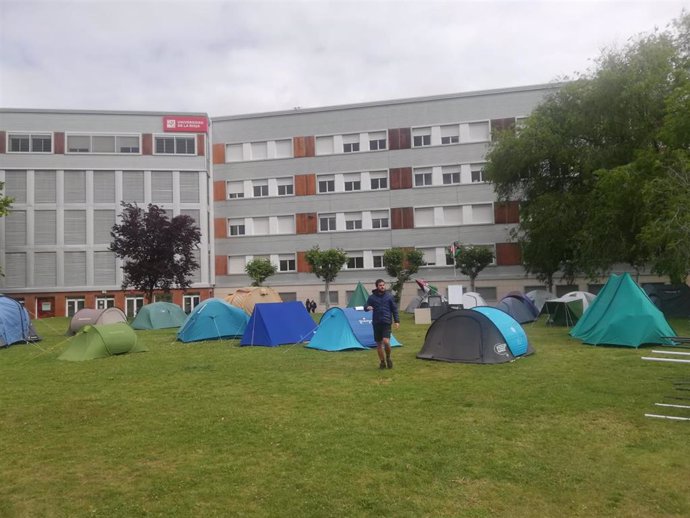 Acampada X Palestina en la UR "resiste muy bien" pese a las fuertes lluvias y llama a "continuar" y "no quedarse parado"